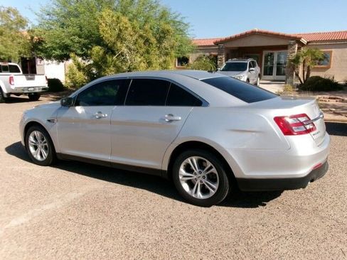 Used 2015 Ford Taurus SE image 12