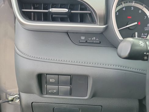 Used 2022 Toyota Highlander XLE image 24