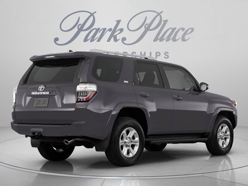Used 2018 Toyota 4Runner TRD Off-Road Premium AWD/4WD image 3