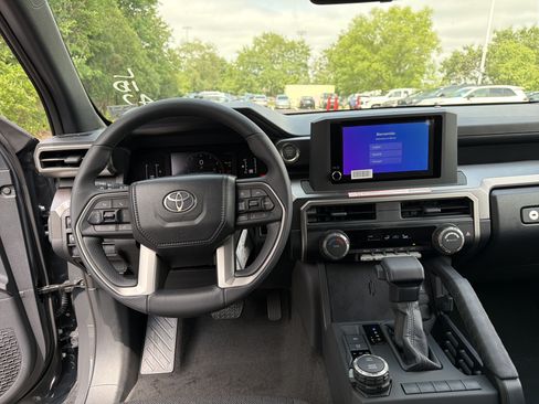 New 2026 Toyota 4Runner SR5 AWD/4WD image 17