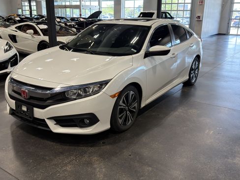 Used 2018 Honda Civic EX-T image 2