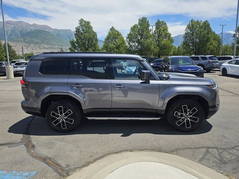 Used 2026 Lexus GX 550 w/ Cold Area Package AWD/4WD image 4
