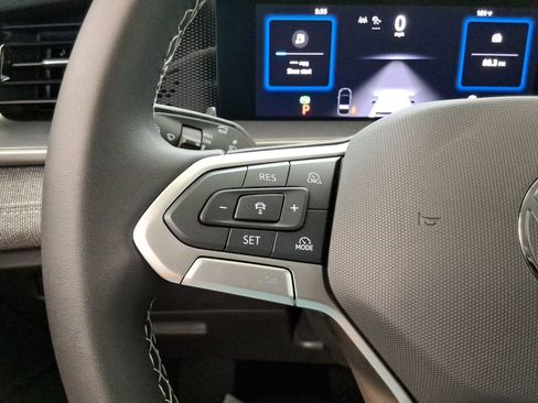 Used 2025 Volkswagen Tiguan S image 23