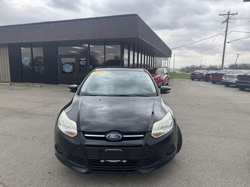 Used 2014 Ford Focus SE w/ SE Winter Package FWD image 2
