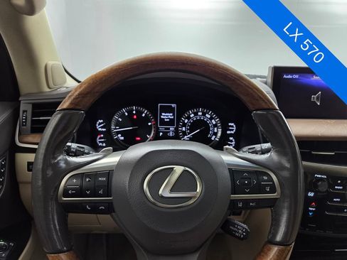 Used 2017 Lexus LX 570 4WD w/ Luxury Package image 38
