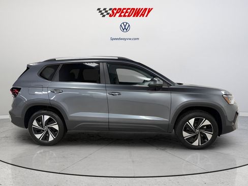 New 2025 Volkswagen Taos SE image 7