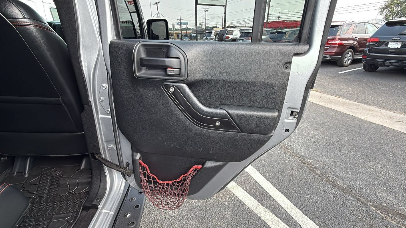 Used 2017 Jeep Wrangler Unlimited Rubicon AWD/4WD image 15