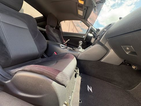 Used 2017 Nissan 370Z Coupe RWD image 16