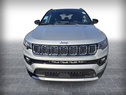 Used 2025 Jeep Compass Limited image 2