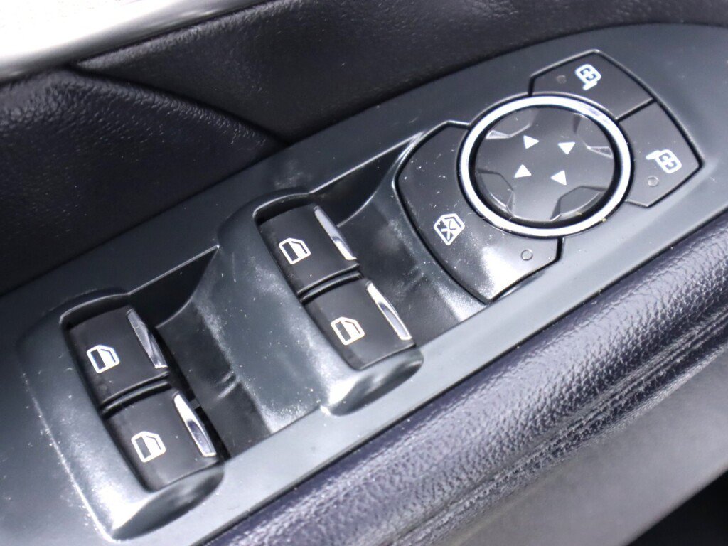 Used 2018 Ford Explorer XLT w/ Equipment Group 202A AWD/4WD image 30