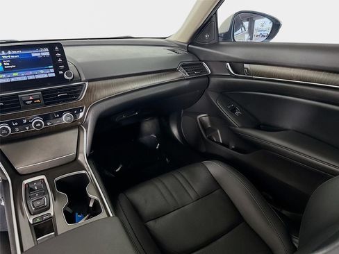 Used 2022 Honda Accord Touring image 25