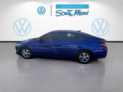 Used 2023 Hyundai Elantra SE w/ Cargo Package FWD image 4