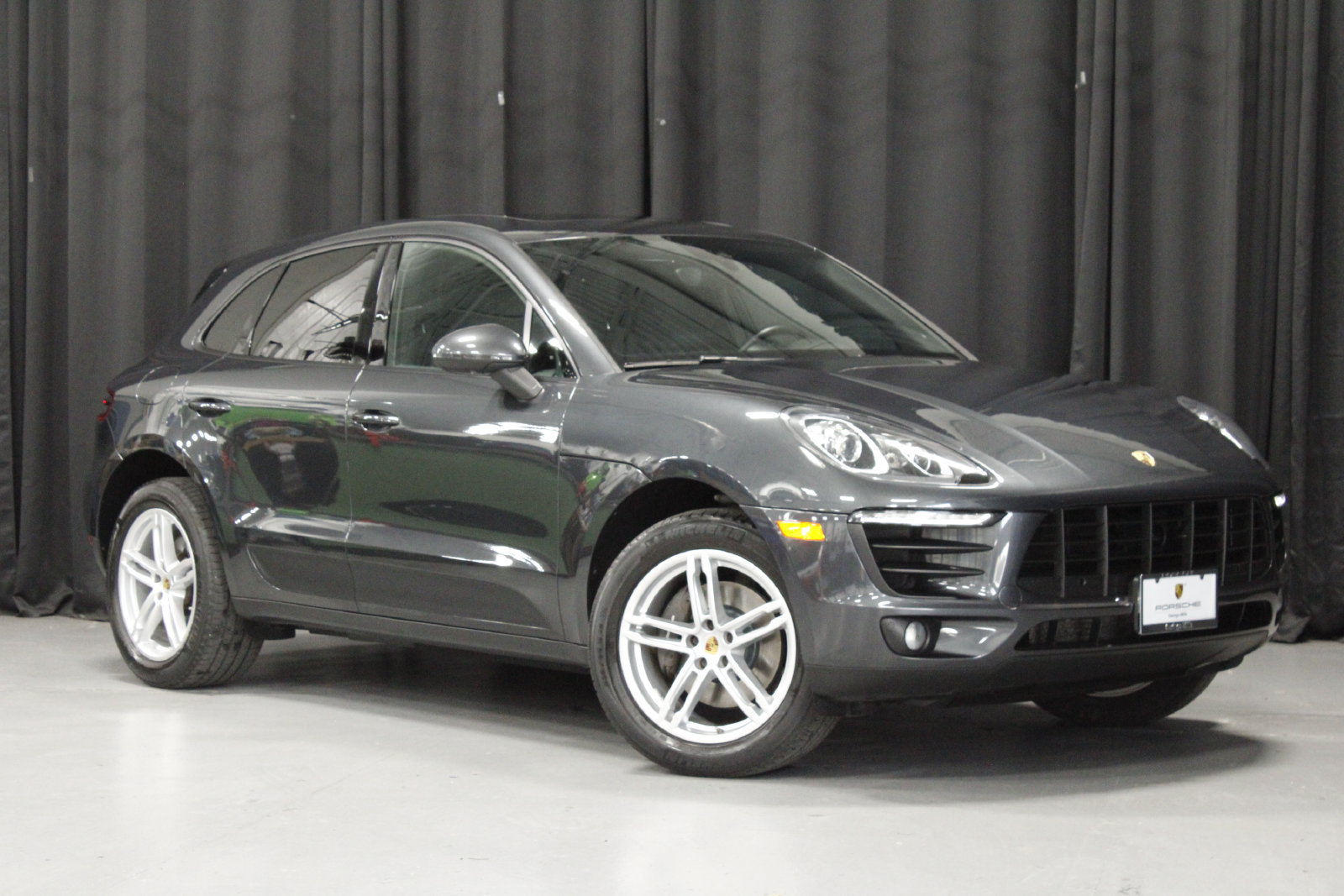 Used 2018 Porsche Macan AWD/4WD image 9