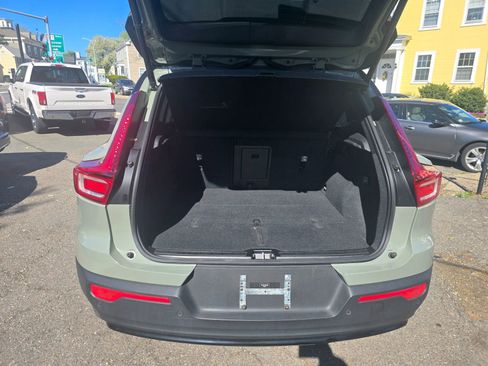 Used 2023 Volvo XC40 Recharge Plus AWD/4WD image 5