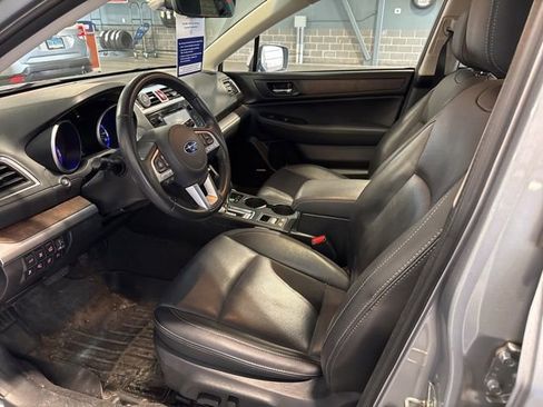Used 2017 Subaru Outback 3.6R Limited image 2