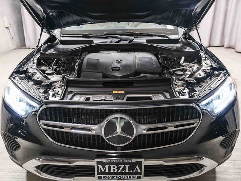 Used 2024 Mercedes-Benz GLC 300 4MATIC image 32