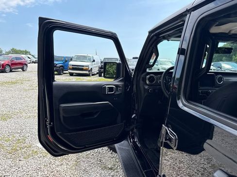 Used 2023 Jeep Wrangler Unlimited Sahara AWD/4WD image 22