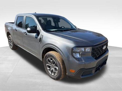 Certified 2025 Ford Maverick XLT image 2