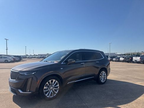 Used 2020 Cadillac XT6 Premium Luxury FWD image 9
