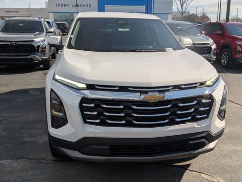 New 2026 Chevrolet Equinox LT image 2