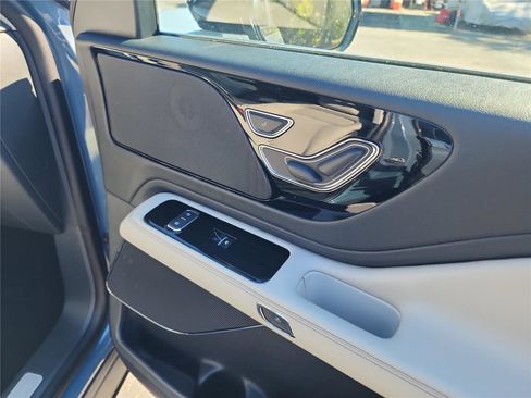 New 2026 Lincoln Aviator AWD image 25