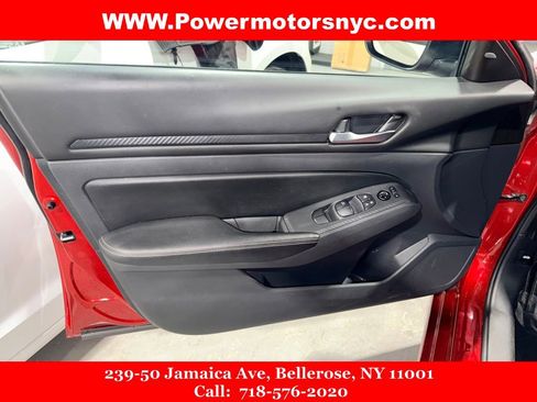 Used 2024 Nissan Altima 2.5 SV FWD image 31