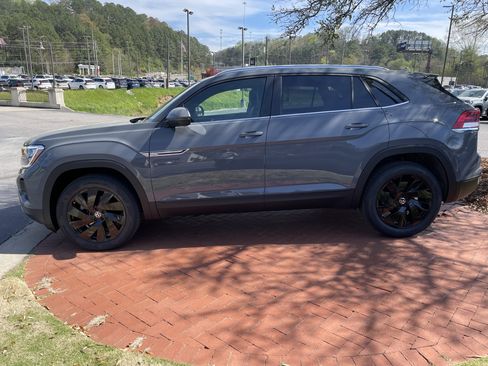 New 2026 Volkswagen Atlas Cross Sport SE FWD image 7