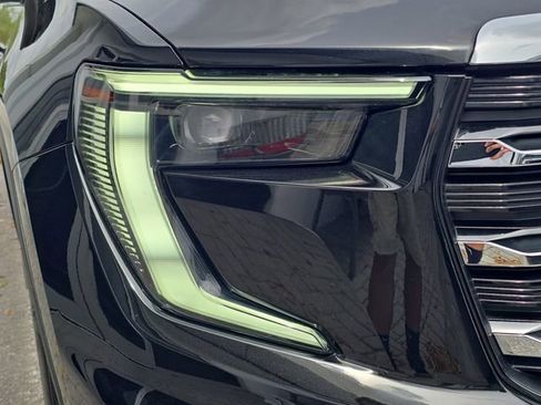 Certified 2025 GMC Acadia Elevation FWD image 8