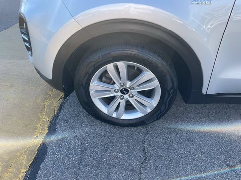 Used 2017 Kia Sportage LX AWD/4WD image 9