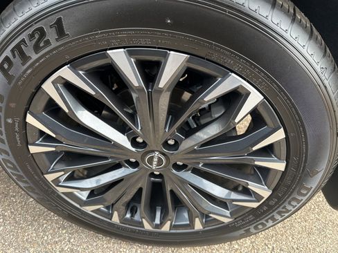 Used 2024 Nissan Rogue Platinum image 7