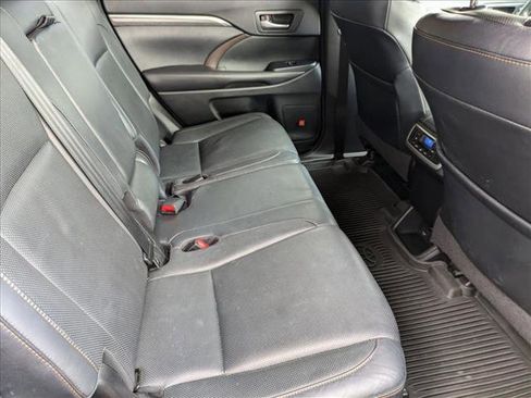 Used 2017 Toyota Highlander Limited image 18
