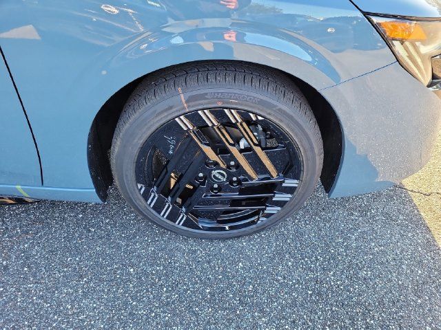 New 2027 Nissan Sentra SR w/ Floor Mat Package FWD image 5