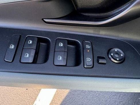 Used 2025 Hyundai Elantra Limited FWD image 14