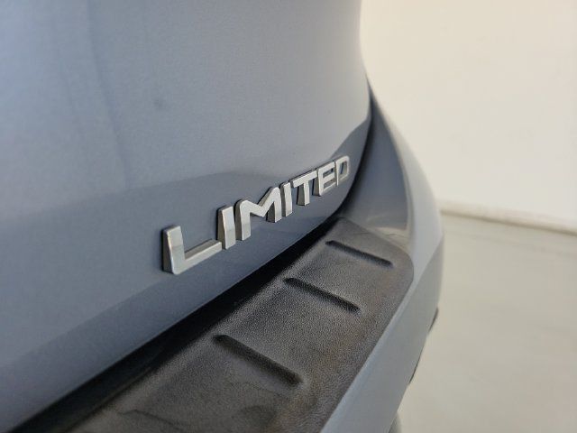 Used 2021 Toyota Highlander Limited FWD image 8