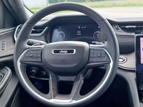 Used 2024 Jeep Grand Cherokee Limited w/ Luxury Tech Group II AWD/4WD image 29