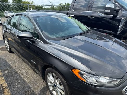 Used 2019 Ford Fusion SE FWD image 8