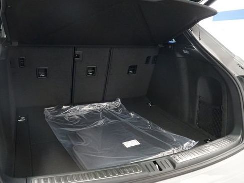 New 2026 Porsche Macan image 9