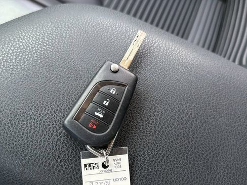 Used 2023 Toyota Camry SE FWD image 33