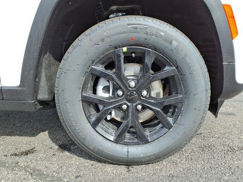 New 2026 Jeep Grand Cherokee Altitude AWD/4WD image 9