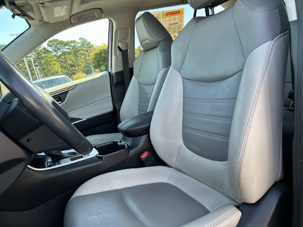Used 2022 Toyota RAV4 XLE Premium AWD/4WD image 27