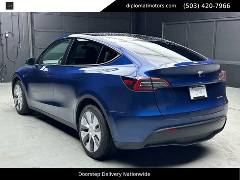 Used 2022 Tesla Model Y Long Range image 4