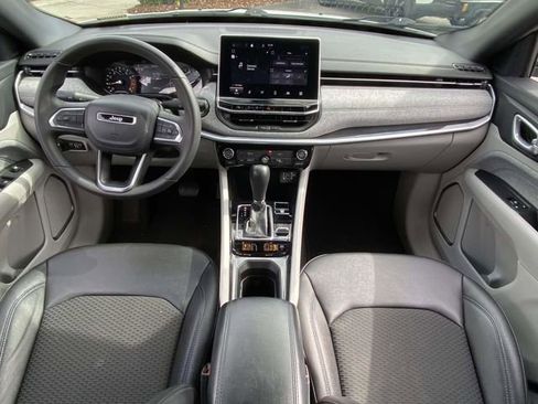 Used 2024 Jeep Compass Latitude image 10