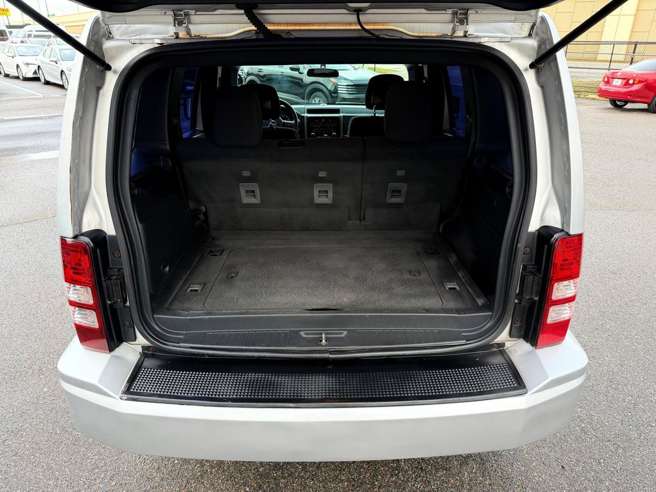 Used 2011 Jeep Liberty Sport RWD image 11