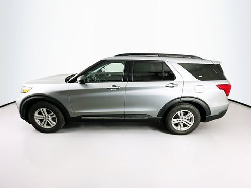 Used 2024 Ford Explorer XLT w/ Equipment Group 202A image 4