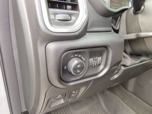 Used 2020 RAM 1500 Laramie AWD/4WD image 16