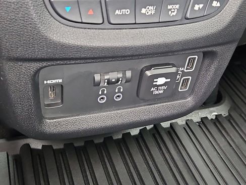 Certified 2019 Honda Pilot Touring image 23