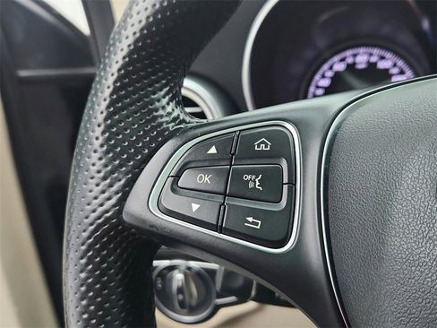 Used 2017 Mercedes-Benz GLC 300 4MATIC image 37