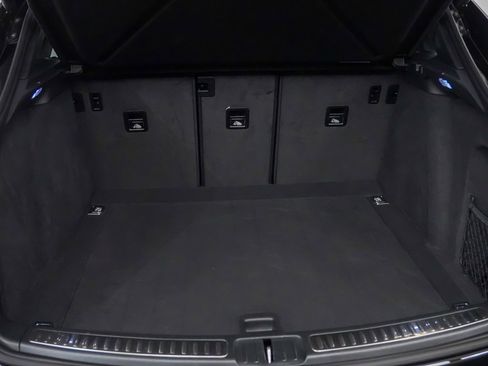 Certified 2021 Porsche Macan image 13