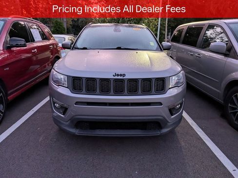 Used 2019 Jeep Compass Latitude FWD image 2