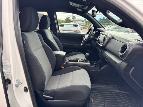 Used 2021 Toyota Tacoma TRD Off-Road w/ Technology Package AWD/4WD image 9